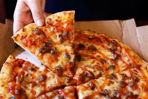 Makanan Favorit: Pizzanya Memang Berbeda dari Merk Pizza Lainnya