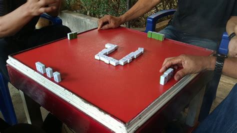 Menang dalam Permainan Domino: Membelajar Taktis, Menemukan Karakter, dan Belajar Sabar