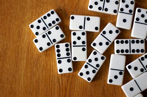 Permainan Kartu Domino, Teori Domino dalam K3, dan Fenomena Gunung Es