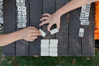 Bermain Domino dengan Strategi