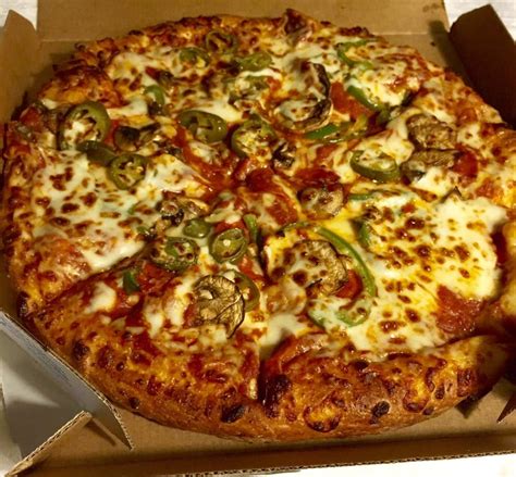 Mengurai Makanan Klasik: Cheese Pizza di Domino’s