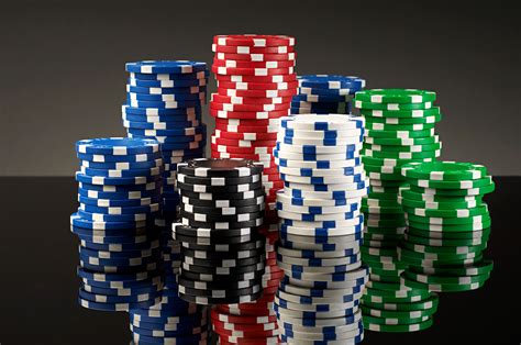 Mengenal Poker Chips: Fungsi dan Jenis-jenisnya