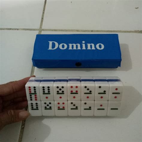 Kode-Kode Mandiri: Seni Bermain Domino