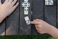 Bermain Dominoes: Aturan dan Tips untuk Berhasil