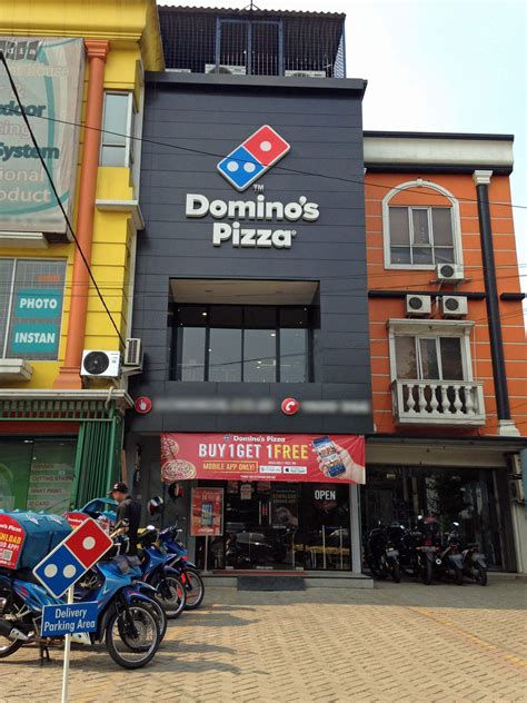 DOMINO’S PIZZA CIUBUR: SEBUAH DESTINASI Makanan Favorit