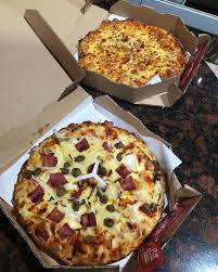 Rasa Bubur Flavorsome di Rumah dengan Domino’s Cheeseburger Pizza