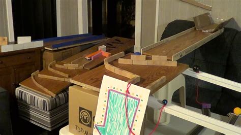 Keterkaitan dan Kausalitas: Domino Effect dan Rube Goldberg Machine