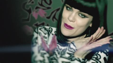 Jessie J – Domino: A Review of the Iconic Song