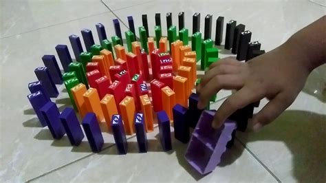 Selain Menyenangkan, Inilah Manfaat dari Permainan Domino