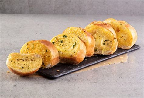 Mengalahkan Dominos dan Pizza Hut: Garlic Bread Homemade yang Tak Kalah