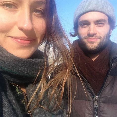 Domino Kirke: Behind the Scenes with Penn Badgley