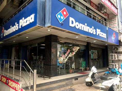 Domino’s Pizza SJP PLAZA, MATHURA: Tempat Favorit untuk Berbagai Pilihan Kuliner