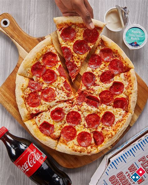 Harga Pizza Specialty Domino’s: Tipe Crust dan Ukuran