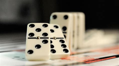 Cara Membaca Kartu Lawan dalam Permainan Domino