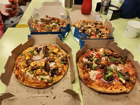 Domino’s Pizza di Sector 4, Bokaro: Pengalaman Makanan yang Menarik