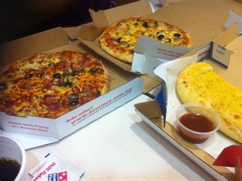 Artikel: Menjadi Penikmat Piza Extravaganza di Domino’s