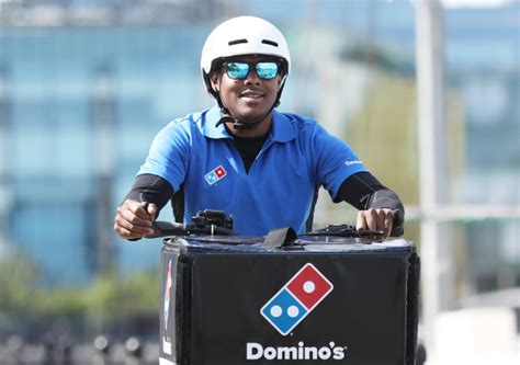 Jadi, Kita Cari orang yang Suka Membuat Pelanggan Bahagia dengan Pizza dan Service yang Oke