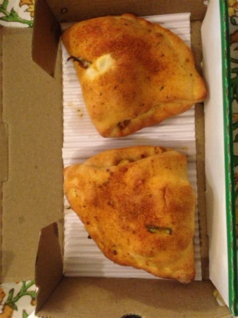 Domino’s Veg Calzone Pocket: A Review