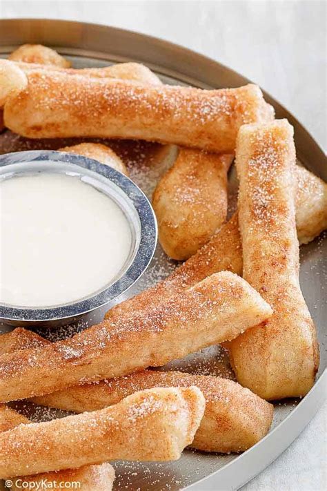 Biskwit Twist: Resep Domino’s Cinna Sticks