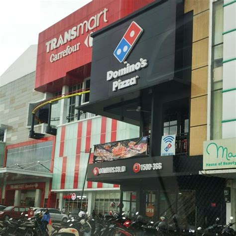 Transmart Carrefour Buahbatu Square: Taman Berbelanjaan Terintegrasi di Dayeuhkolot