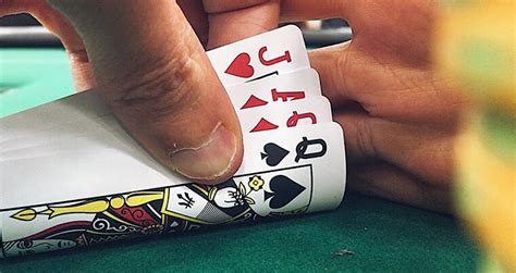 Pemain Poker: Mengenal Jenis-Jenis Chip dan Cara Membuat Struktur