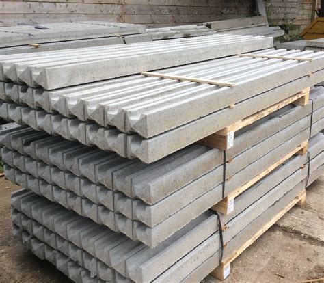 Pemasangan Dan Pengiriman Fenn-Lite™ Concrete Corner Posts dari Grangewood