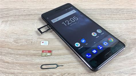 Penggunaan Nokia 6: Cara Menginsert atau Menghapus SIM dan Kartu Memori