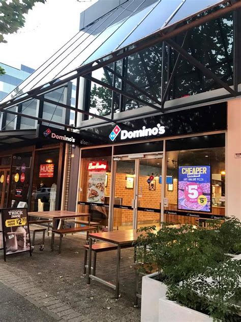 Pengalaman Makan Pizza yang Mengasyikan dari Domino’s