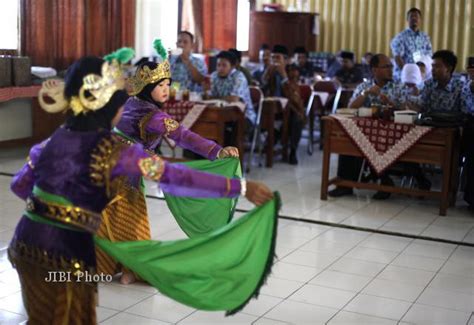 Lirik Lagu “Aku Cah Kerjo” Via Vallen – Mengungkapkan Cinta dan Dedikasi