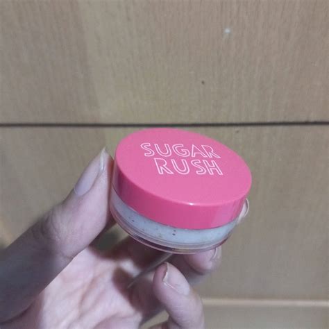 Pengalaman Menggunakan Emina Sugar Rush Lip Scrub