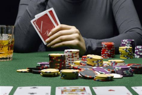 Artikel: Bermain Poker Online dengan DatukQQ – Agen Pkv Games Terpercaya