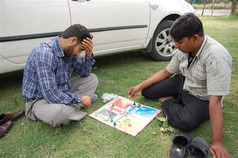 kakah bermain ludo dengan orang pakistan