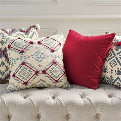 Unusual Cushion Covers: Menjadi Pemecah Rumah dengan Desain Unik