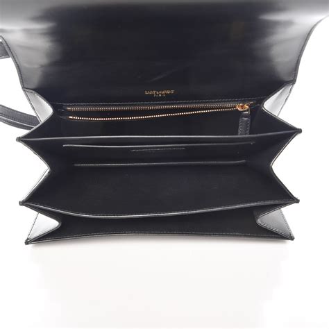 Artikel tentang Saint Laurent Domino Leather Shoulder Bag