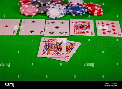 Flush Murni di Poker: Apa itu? Bagaimana Rangkanya? Cara Bermainnya