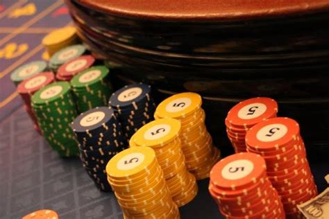 Artikel Judi Poker Online: Bermain dengan IDNPLAY