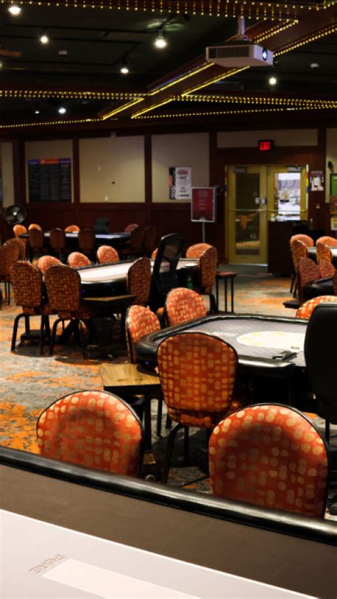 Tournaments dan Cash Games di PURE Yellowhead Poker Room