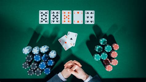 Poker: Tournaments vs Cash Games – What’s the Difference