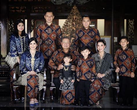 Menggali Kemuliaan Susilo Bambang Yudhoyono: Mengenal SBY Lewat Gambar-Gambar Hebat