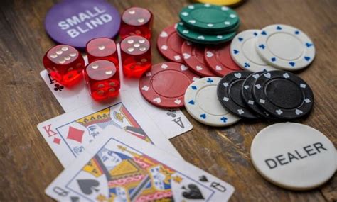 Memainkan Texas Holdem dengan Teman-teman Anda untuk Menghasilkan Waktu yang Luar Biasa